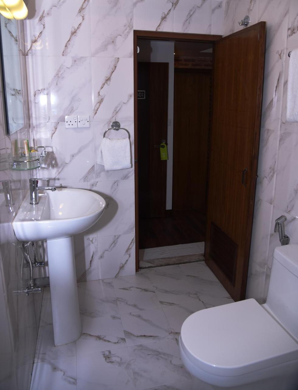 Kailash Kuti Inn Катманду Екстериор снимка